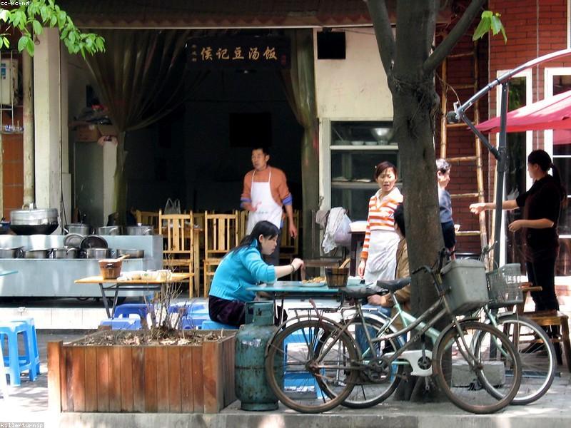 Street Food Near Home Beats the Famous Queues
