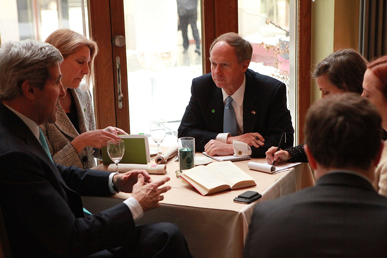 Ambassador Emerson in conversation with Secretary Kerry in C (WeChat Groups: Myths That Waste Evenings)