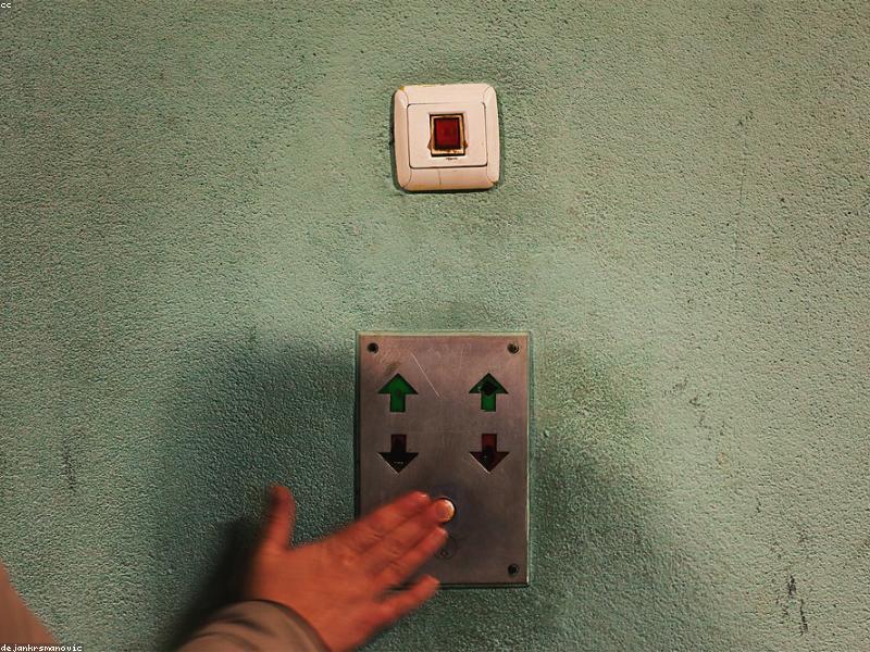 Elevator Small Talk in Compounds (Optional, Survivable)