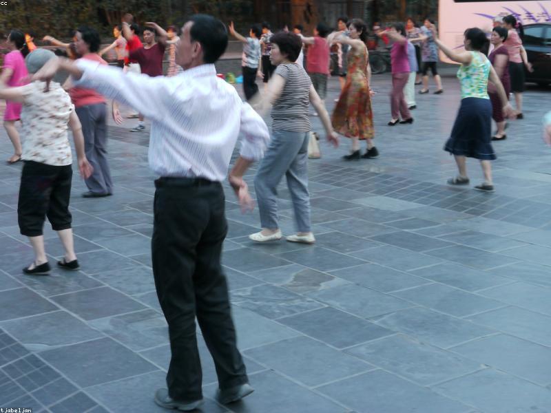 Wenshu Monastery Weekday Morning — Weekend Incense Crowds Peak — Sep 05