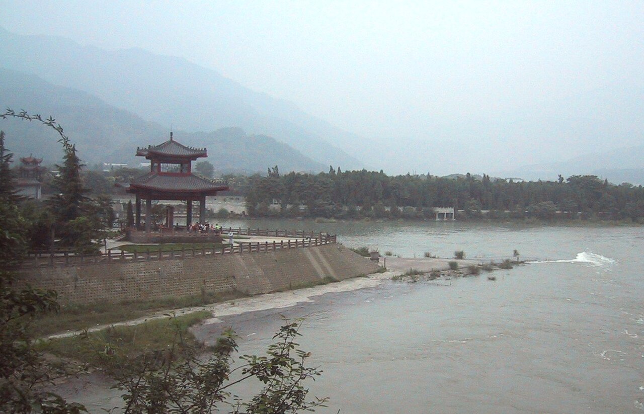 Dujiangyan (Book the Return Train Before the Cute Home)