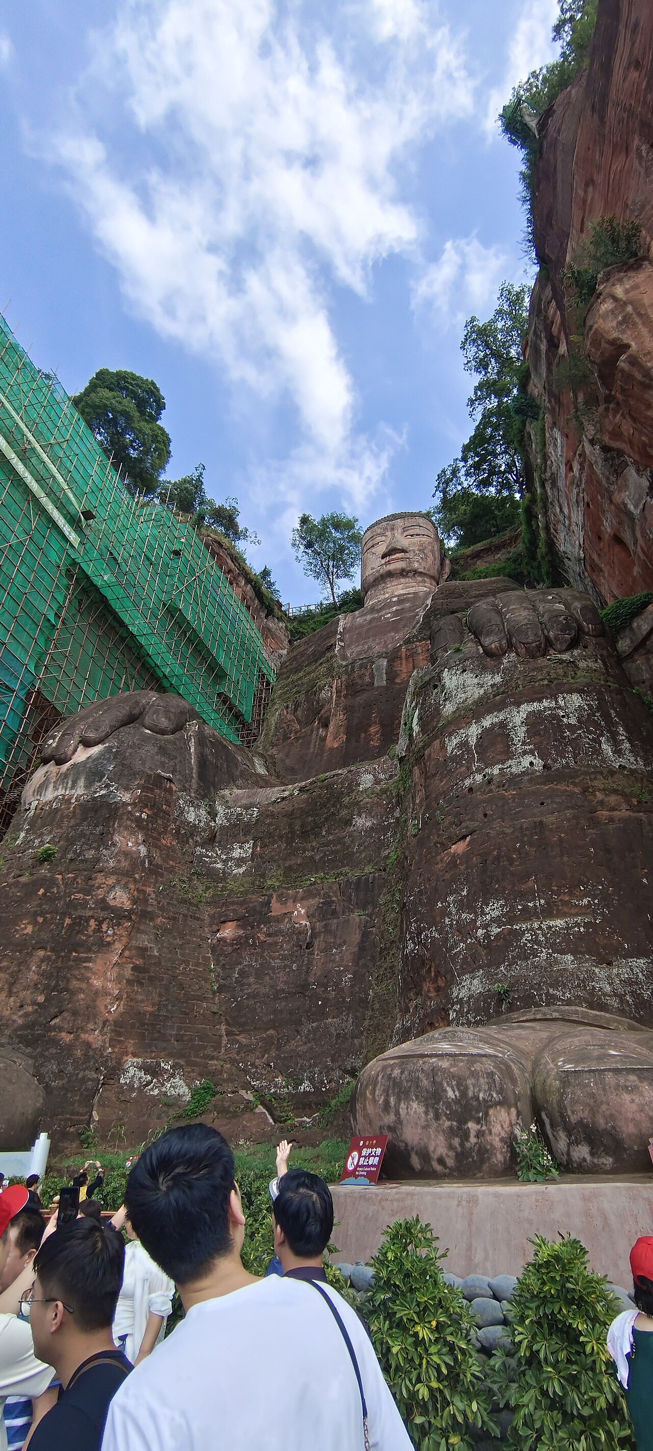 Leshan Giant Buddha - hall