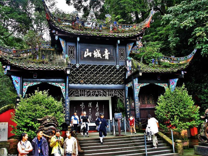 Guest Arrival SOP for Expats Hosting in Chengdu